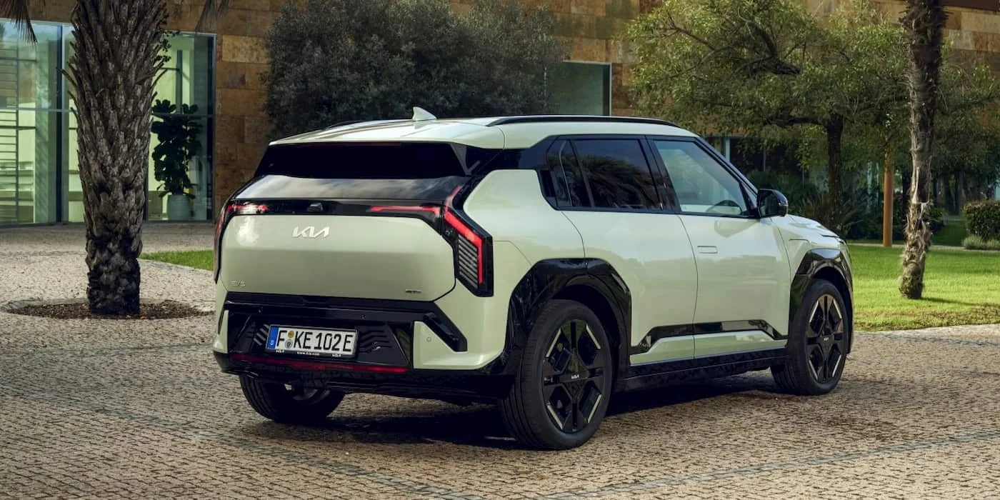 Електрокросовер Kia EV3 із запасом ходу понад 600 км надійшов у продаж в Європі за ціною від 36 тис.