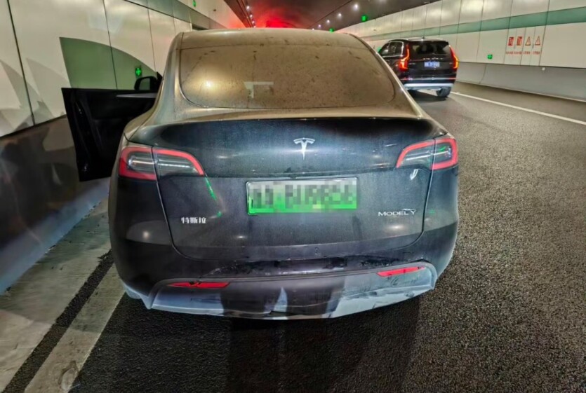 Xiaomi SU7 врізалася в Tesla Model Y ─ одне авто розбилося вщент, інше майже ціле