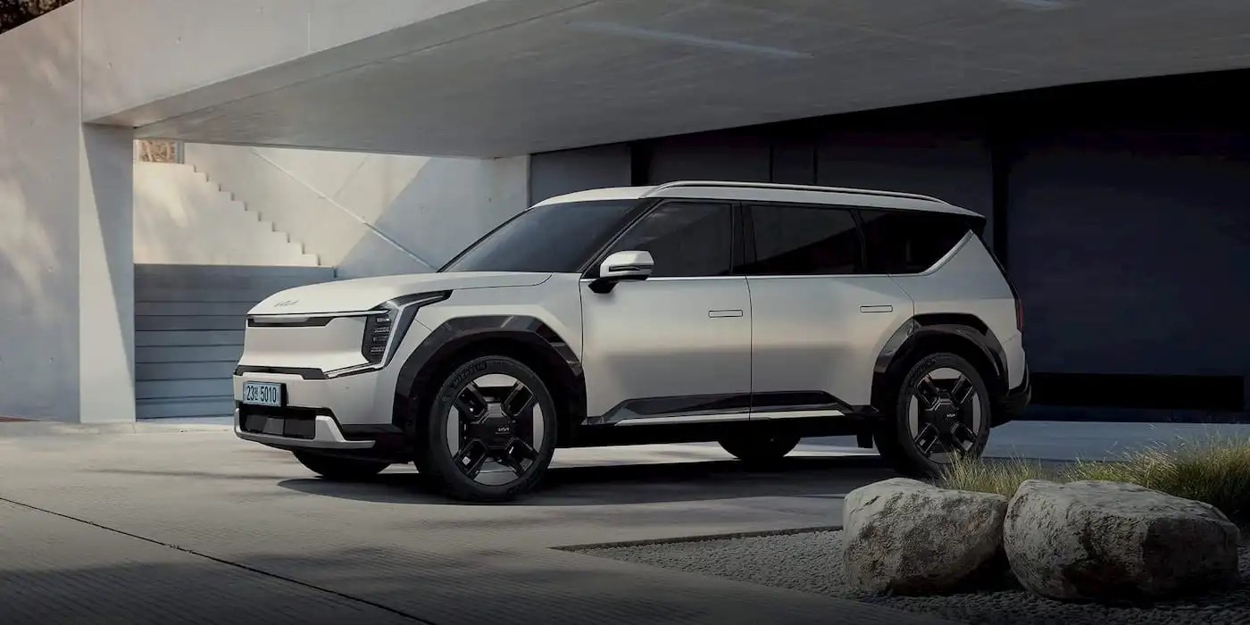 Електричний позашляховик Kia EV9 2025 року отримав нові опції в базі при попередній ціні