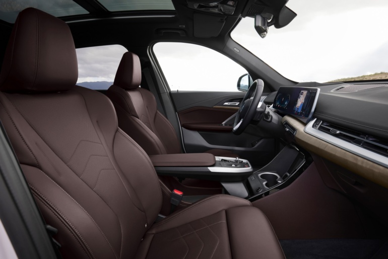 Німці анонсували компактний електрокросовер BMW iX1: 230 кВт потужності, 65 кВтг батареї та запас ходу понад 400 км