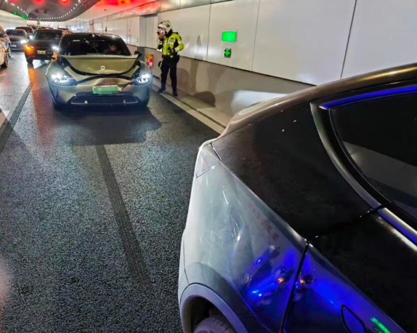 Xiaomi SU7 врізалася в Tesla Model Y ─ одне авто розбилося вщент, інше майже ціле