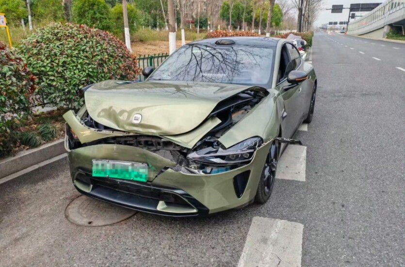 Xiaomi SU7 врізалася в Tesla Model Y ─ одне авто розбилося вщент, інше майже ціле
