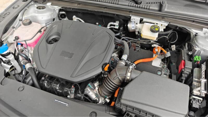 1300 км ходу за ціною від $11 тис: Geely випустила плагін-гібрид Galaxy L6 EM-i