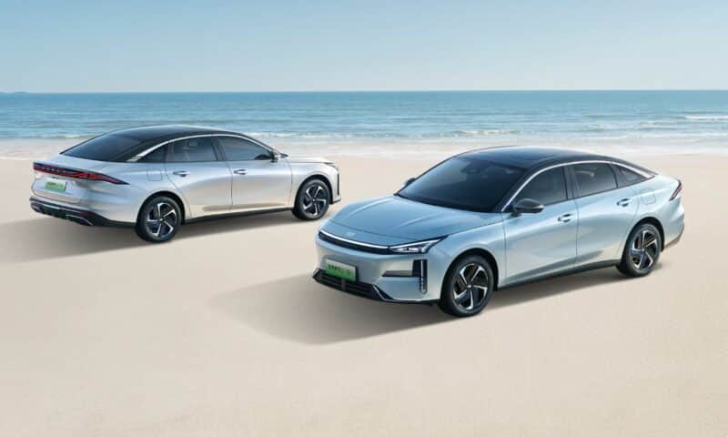 1300 км ходу за ціною від $11 тис: Geely випустила плагін-гібрид Galaxy L6 EM-i