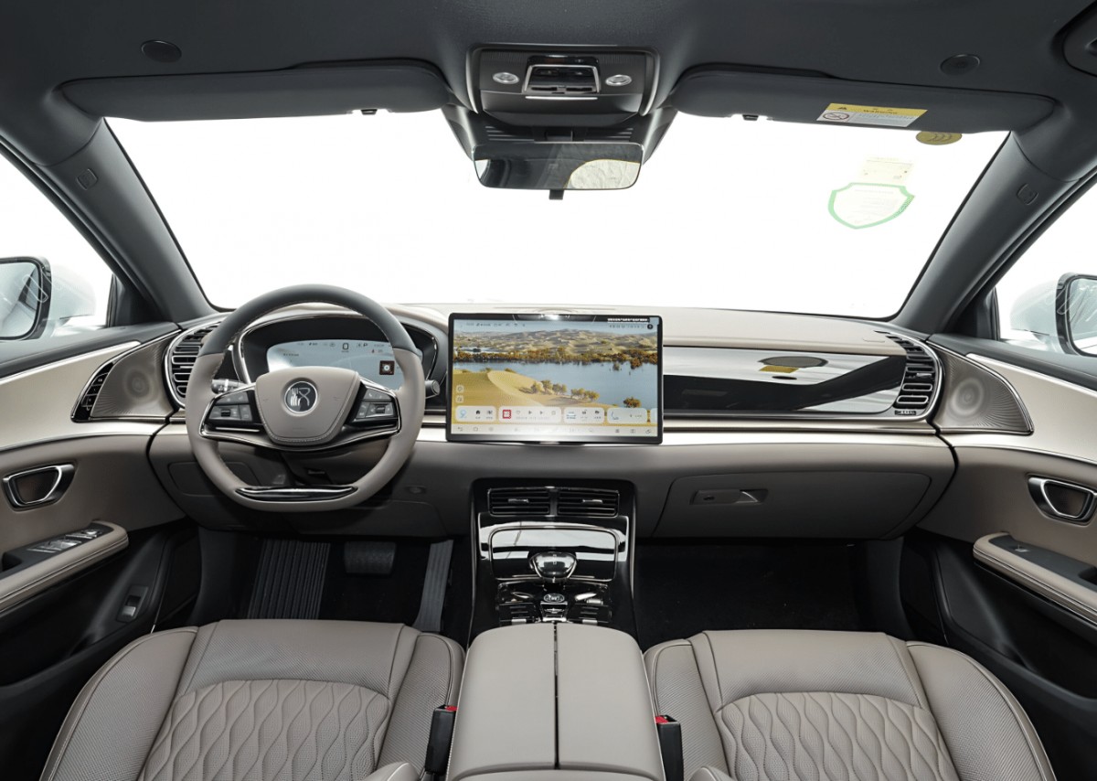 У BYD Han 2025 оновили батареї, збільшили пробіг та водночас знизили ціни
