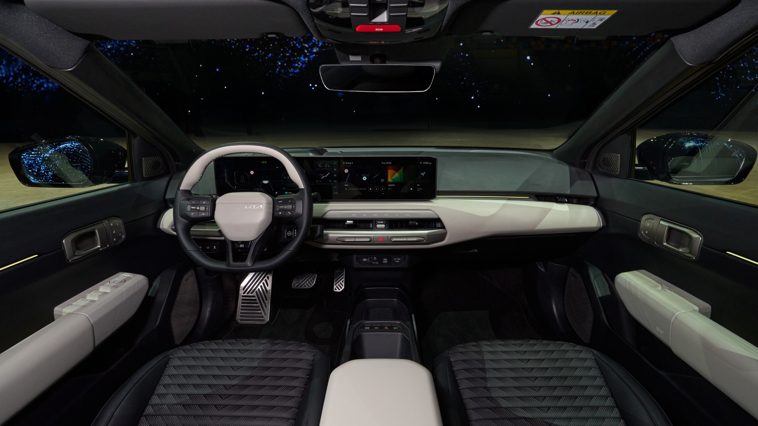 Перший електричний хетчбек Kia EV4 стартував в Європі — рекордний запас ходу та ціна від $47,7 тис