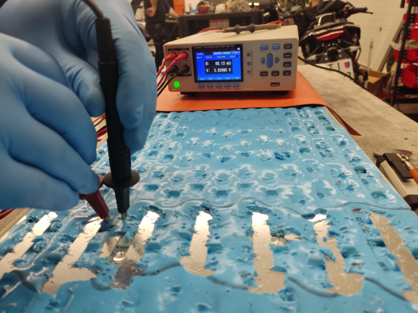 Автомайстерня: "катастрофічний" рівень відмов Tesla Model 3 та Y з акумуляторами LG китайського виробництва