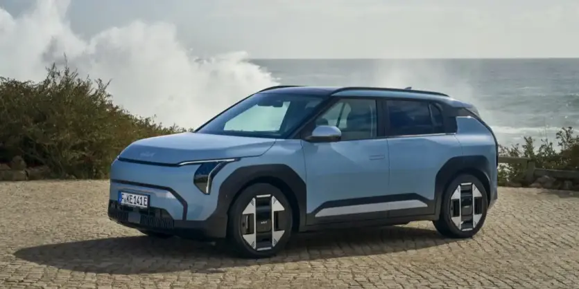 Електрокросовер Kia EV3 із запасом ходу понад 600 км надійшов у продаж в Європі за ціною від 36 тис.