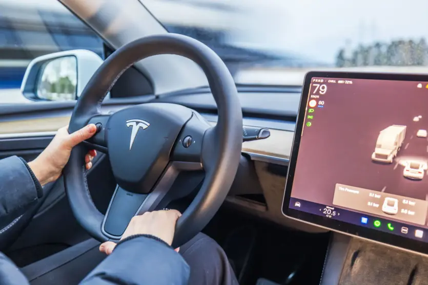 Ілон Маск анонсував нову систему автономного водіння Tesla, покращену у 10 разів